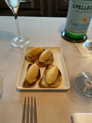 Amuse bouche de pois chiche  at Le Cap Marine in Nancy