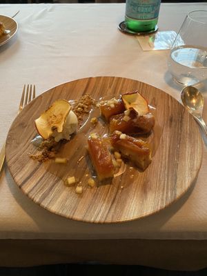 Dessert aux pommes avec sorbet  at Le Cap Marine in Nancy