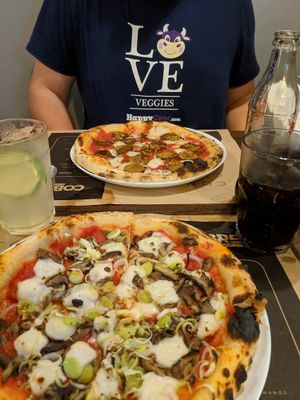 Pizzas & HC shirt at Cobre in Rio De Janeiro