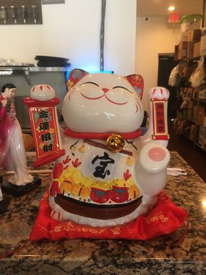 Lucky cat at Pho Van in Easton