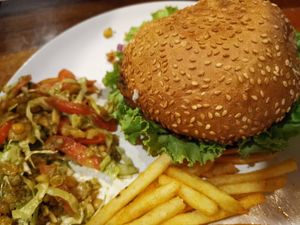 Delicious Pulled Jackfruit BBQ Burger at Loro Loco in Koh Lanta