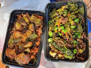 Vegan mac w topping at Mac n' Cheese Rebel in Los Angeles