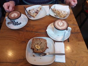 Hot chocolate with oat milk, vegan cherry crumble, vegan  apple crumble, vegan banana bread at Café Fred in Wurzburg