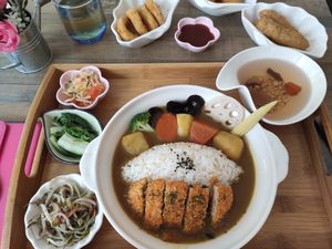 Curry plate with many side dishes at MuXin 沐心蔬食 in New Taipei City