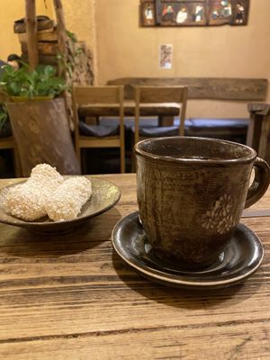 So cool to be at such an authentic place like this in Korea!  at Traditional Tea House Insadong (전통 찻집 인사동) in Seoul