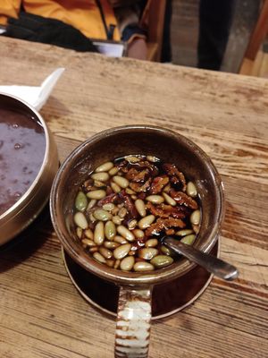 Can't remember name but wouldn't recxomed 4/10 at Traditional Tea House Insadong (전통 찻집 인사동) in Seoul