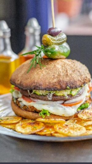 PIRATA BUERGER VEGAN at Reja Café in Cuernavaca