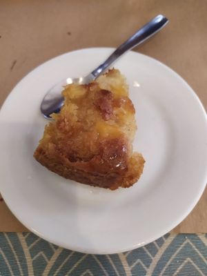 Tarta de piña veggie at La Riera in Barcelona