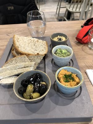 3 types of hummus with olives and vegan bread the best I have ever had at Soul Food Kitchen in Glasgow