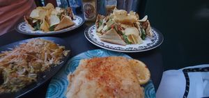 Club Sandwich mit Pilznuggets, gebackener Feta und Kartoffeln mit einer Thymian Senfsoße und Käse überbacken 😍 at Tarantula in Thessaloniki