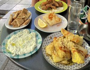 Mushroom nuggets, potatoes with thyme and mustard, saganaki at Tarantula in Thessaloniki
