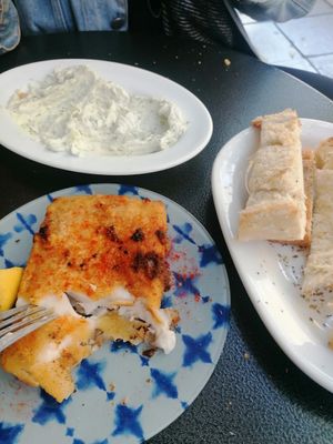 Grilled fêta and tzaziki at Tarantula in Thessaloniki