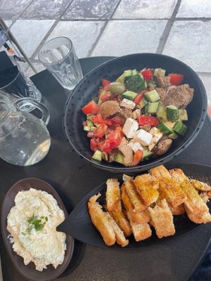 Greek salad and tzatziki! 10/10 at Tarantula in Thessaloniki