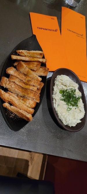 Bread+Tzatziki at Tarantula in Thessaloniki