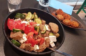 Dakos salad and cheese balls at Tarantula in Thessaloniki