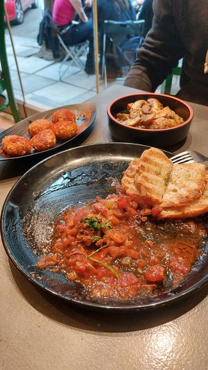 Seitan sausage, cheese croquettes and mushrooms sauté at Tarantula in Thessaloniki