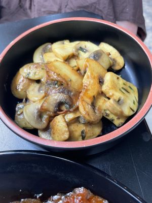 Mushrooms with lemon and mustard    at Tarantula in Thessaloniki