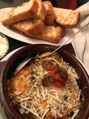 Cheesy Tomato Hot Pot with crusty bread at Tarantula in Thessaloniki