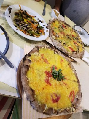 Cheese & vegetable pizzas at Mystic Vegan in Athens