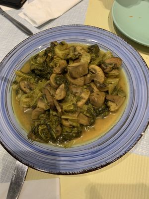 Veggie Friske (mushroom, veggies, tahini sauce) at Mystic Vegan in Athens