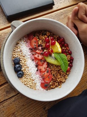 Strawberry Bliss Bowl at Die 3 Schwestern in Muenster