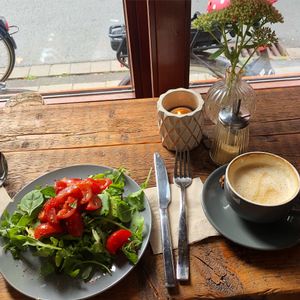 Brot mit Avocado und Tomate  at Die 3 Schwestern in Muenster
