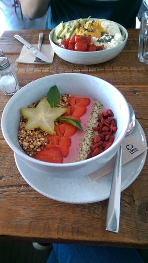 Strawberry Bliss Bowl und Breakfast Bowl at Die 3 Schwestern in Muenster