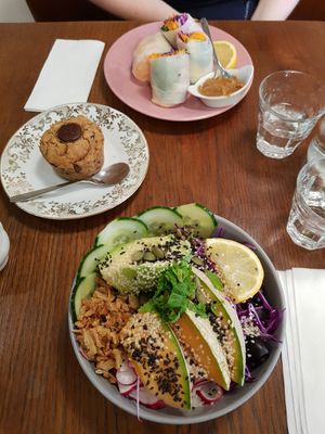Buddah Bowl, Summer Rolls and a great Cupcake! at La P'tite Nana in Annecy