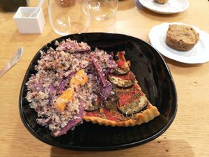 lunch plate: quinoa salad + vegan pie at La P'tite Nana in Annecy