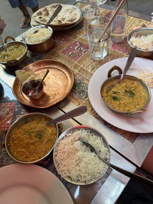 Vegan korma and chapatis 😍 really good!  at Indian Lounge in Nice
