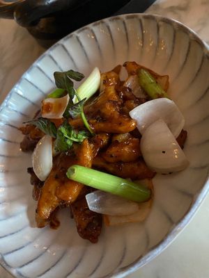 Wok with vegan chicken-style meat at Song Qi in 