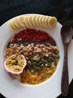 Yogurt soya con fruta, chía y granola at Asa Vegan Kitchen and Studio in Chiang Mai