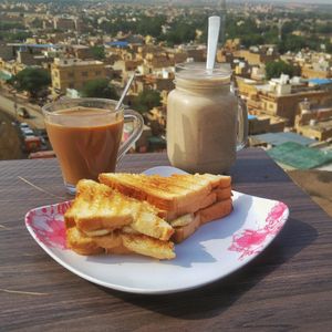 Massala tea (soy milk) + smoothie banana/peanut butter (soy milk) + hot sandwich banana/peanut butter at Kuku in Jaisalmer