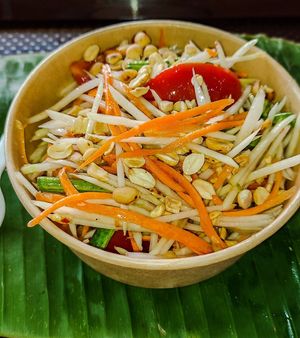 Som Tam (spicy Papaya Salad) at Munchies Tha Phae Gate in Chiang Mai