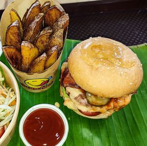 Big Bad Boo w/Potato Wedges. at Munchies Tha Phae Gate in Chiang Mai