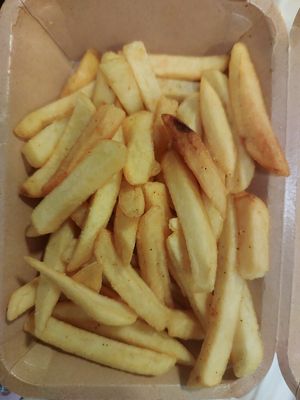 Fries at Munchies Tha Phae Gate in Chiang Mai