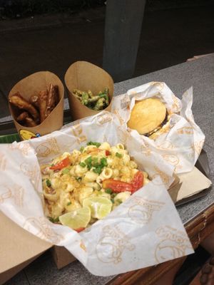 macn cheese, fries and burgersd at Munchies Tha Phae Gate in Chiang Mai