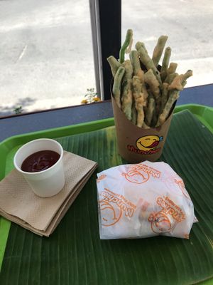 Cheese burger & green bean fries at Munchies Tha Phae Gate in Chiang Mai