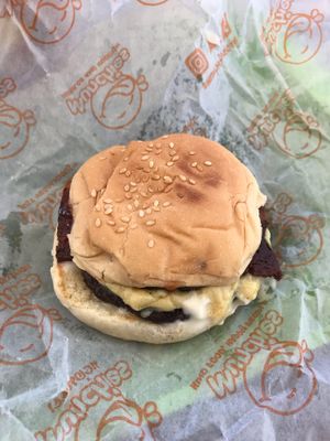 Cheeseburger at Munchies Tha Phae Gate in Chiang Mai