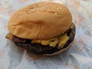 Cheeseburger at Munchies Tha Phae Gate in Chiang Mai