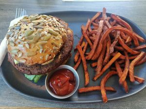 Burger vegano con camote fritos at Pura Vida in Mazatlan