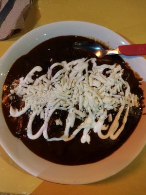 Enmoladas: están deliciosas y de buen tamaño at Gold Taco - Roma Norte in Mexico City