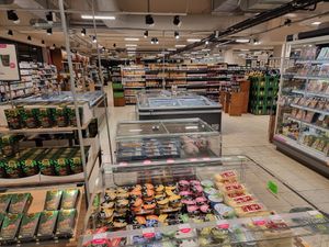 Inside overview at denn's Biomarkt in Krefeld