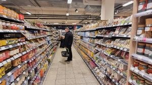 Many aisles at denn's Biomarkt in Krefeld