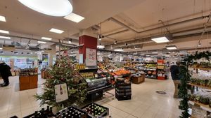 Entrance - overview shop at denn's Biomarkt in Krefeld