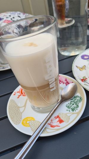 Latte macchiato au lait d'avoine at Verdura in Metz