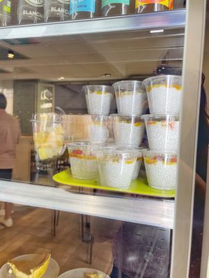 Bol de frutas y pudín de chía  at Verdura in Metz