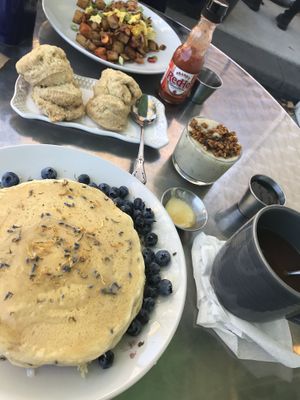 Vegan lavender pancakes, side of biscuits w/herbed tempeh gravy you’ll want a bucket of to go 😉, harvest hash w/jackfruit and eggy tofu at Honey B's in Frankenmuth