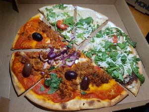 Vegane Tono und white Vegan at Pizza Mono in Darmstadt