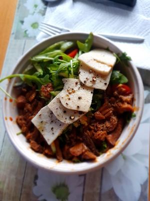 Veganer Salat mit Hausgemachten Veganem Mozzarella at Pizza Mono in Darmstadt